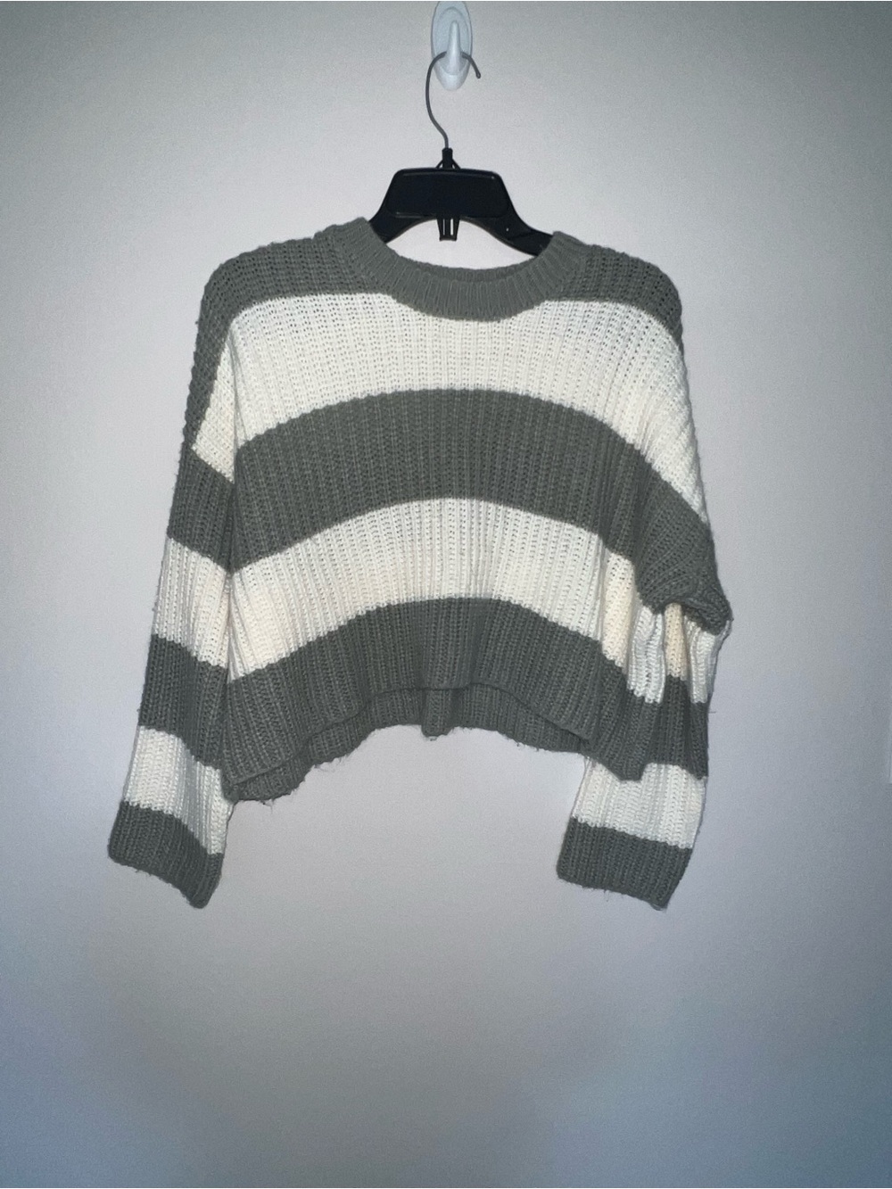 Greyish Green and white waffle knit sweater Jessica Simpson Small